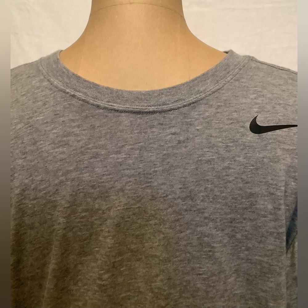 Nike Boy's Large Dri-FIT Lightweight Gray Short Sleeve Tee - Picture 2 of 6